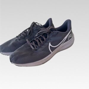 Nike Gray Athletic Running Shoes size 11.5